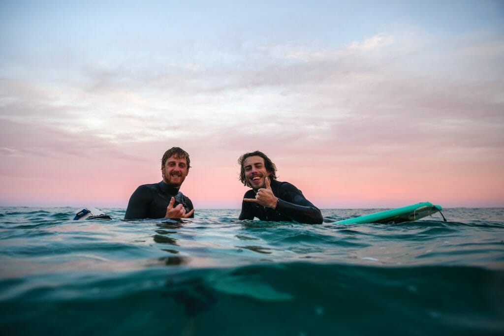 friends, surfers, kamosi surferi